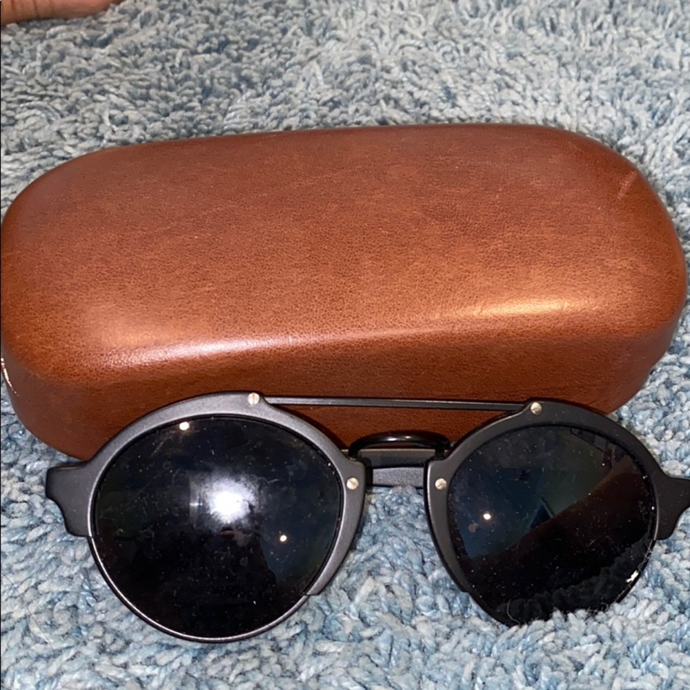 Black Illesteva Sunglasses
